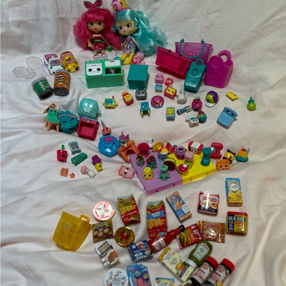 Shopkins and mini brands lot